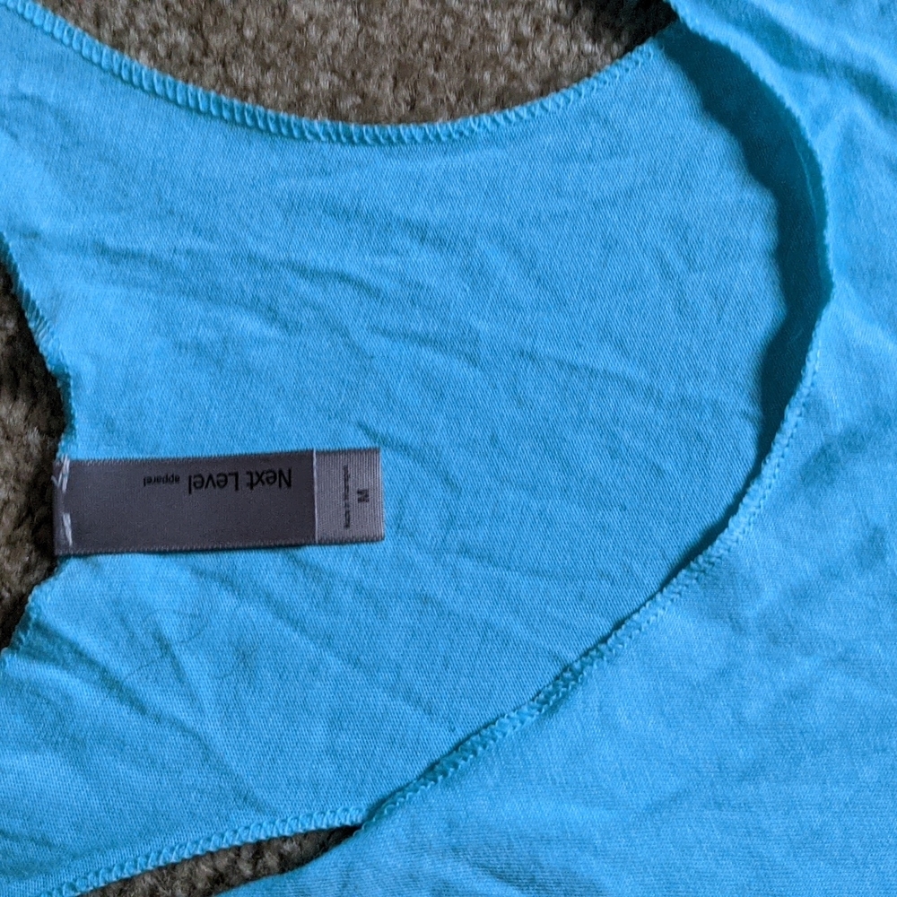 Tank top size medium - Picture 2 of 2